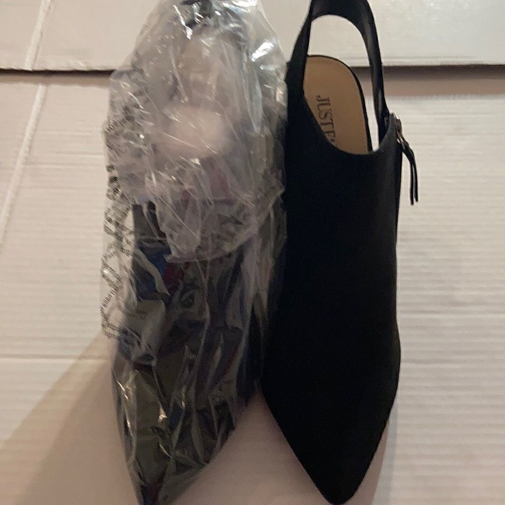 JustFab Women’s booties size 10, suede, Black